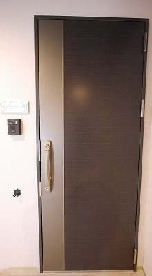 ラルーチェ綱島の玄関