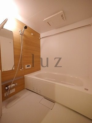 ラルーチェ綱島の浴室