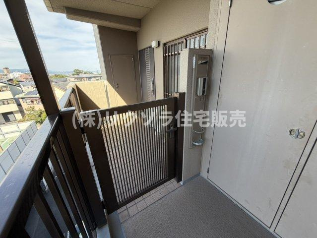 トーカンジェネラス香里丘ステラシティの玄関|ポーチ付き・角部屋
■物件内覧・資金計画相談・住宅ローン相談、リフォーム相談、お問合せ受付中■
※当日・翌日のご内覧、ご相談はお電話でのお問合せがスムーズです！