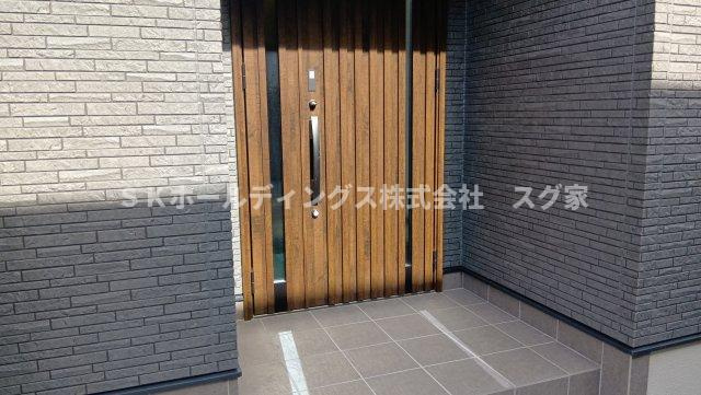 綾部市岡町新築戸建て住宅の玄関