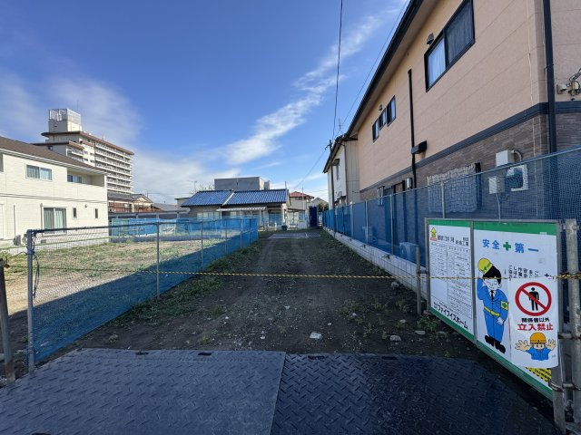 新築　前橋市石倉町3丁目　全2区画　2号棟の駐車場|現地写真　駐車スペースは建物南側に並列2台可能！
