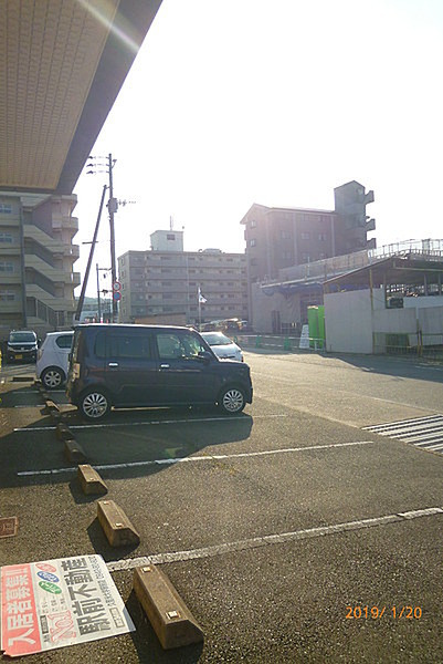 パークサイド小島の駐車場