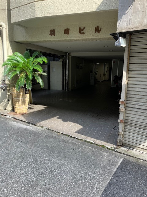 渋谷区代々木２丁目の店舗事務所のエントランス