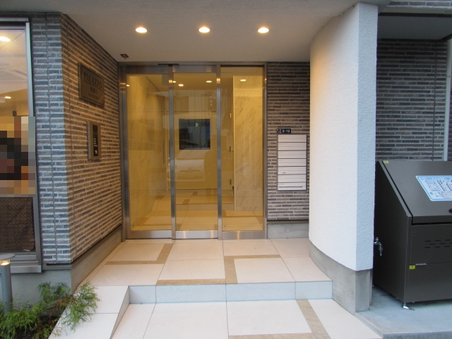 PALAZZO逆瀬川のエントランス