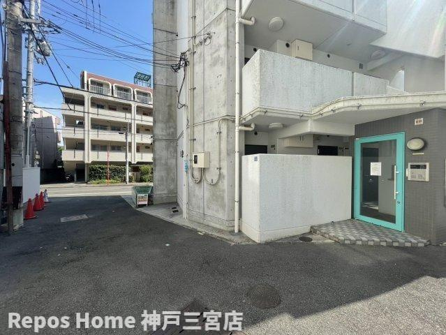 グランシャリオ山本通のエントランス
