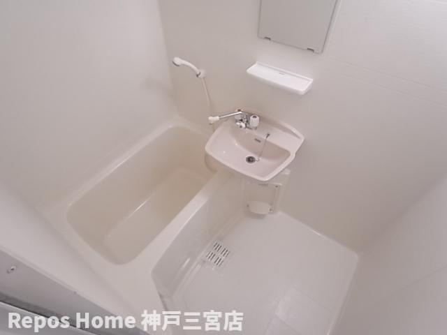 グランシャリオ山本通の浴室