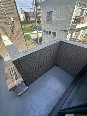 リアル綱島パークテラスB棟のバルコニー|※303号室参照