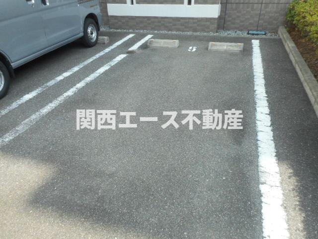 【駐車場】 | メゾンドファミーユ鶴見緑地ⅡA