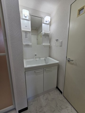 リヴェール21・日吉の洗面所|退去前につき、別部屋のお写真になります。