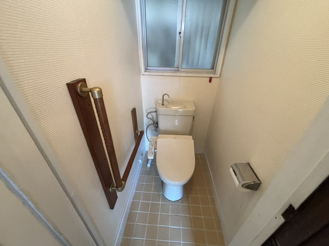 神戸市垂水区西舞子9丁目　中古戸建　地下車庫1台付！の洗面所|使いやすい洗面所です