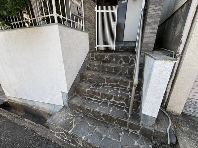 神戸市垂水区西舞子9丁目　中古戸建　地下車庫1台付！の駐車場|地下車庫付き