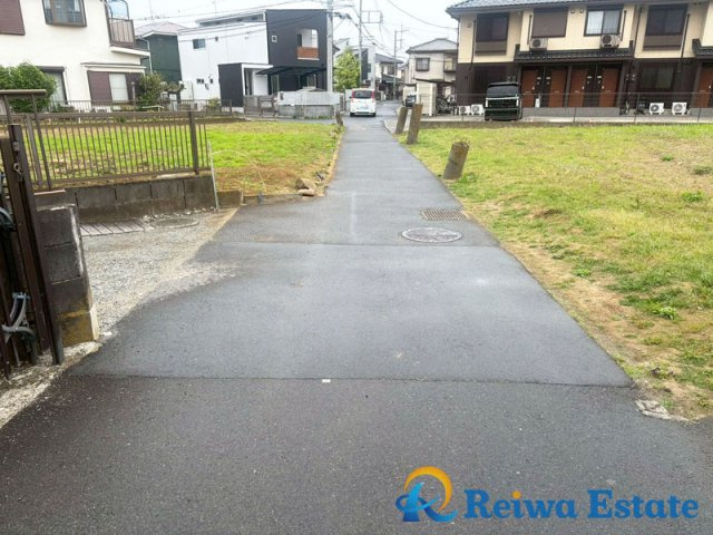 売地　茅ヶ崎市今宿の前面道路含む現地写真
