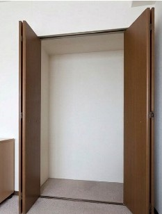 リーセント新光弐番館の収納|衣類や日用品などを整理しやすく、住空間をすっきり使うのに便利な収納スペース。