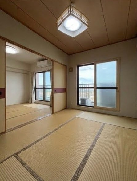リーセント新光弐番館の和室|落ち着きのある和の空間でゆったりとくつろげる和室。客間やお昼寝スペースなど多目的に活用できます！※一部加工・補正をしております。