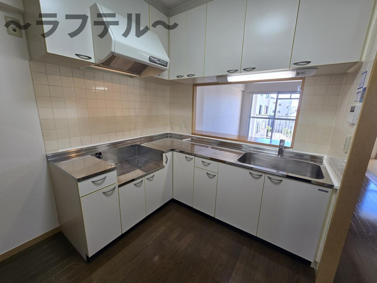 ソルティ ブラン鶴瀬のキッチン|きれいなキッチンです