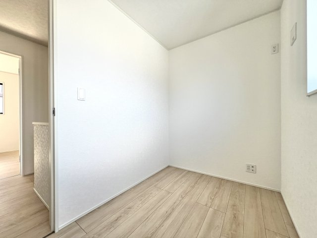 磐田市見付　第10のその他|2階　3帖のテレワークルームは、在宅ワーク・書斎・収納スペースなど、多目的に使える便利な空間として活用できます！