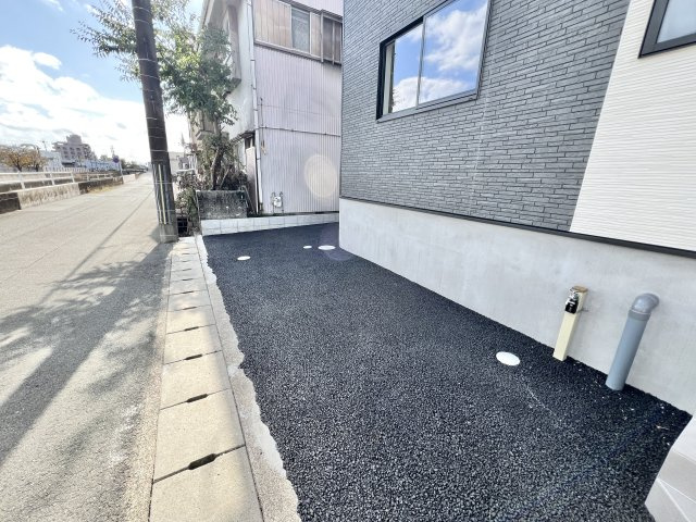 磐田市見付　第10の駐車場|こちら側には、1台駐車可能です。