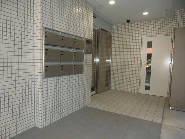 イーストアベニュー石原のエントランス