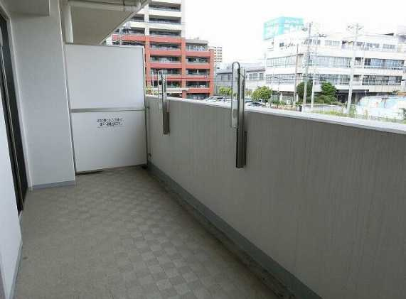 横浜市鶴見区元宮１丁目の賃貸マンションのバルコニー