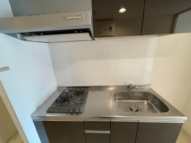 松戸市胡録台の賃貸マンションのキッチン|コンパクトなキッチンで掃除もラクラク