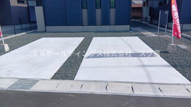 綾部市岡町新築戸建て住宅の駐車場