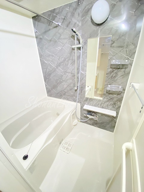 鎌倉市上町屋のアパートの浴室