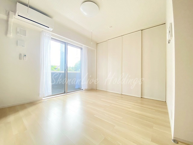 鎌倉市上町屋のアパートの居間・リビング