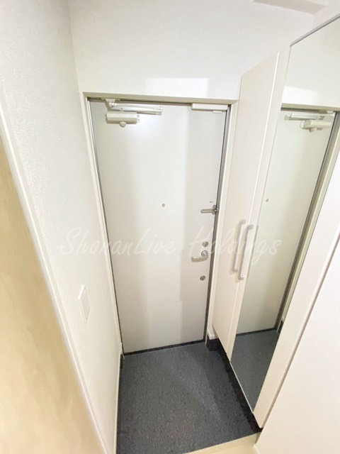 鎌倉市上町屋のアパートの玄関