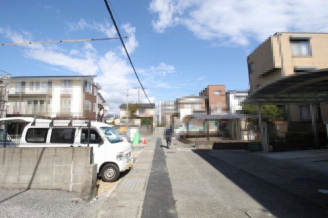 高知市弥生町　新築戸建  2期１棟2号棟　(全2区画)　　の前面道路含む現地写真|【一方】　東　幅：4.2ｍ　公道　接面:7.58ｍ