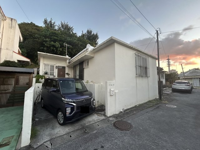 那覇市首里石嶺町2丁目(尾藤邸)の前面道路含む現地写真
