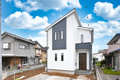 【外観】 | 太田市東長岡町14期　中古戸建住宅 | 敷地55坪超え！イオンモール徒歩圏内・エアコン等付きの4LDK！