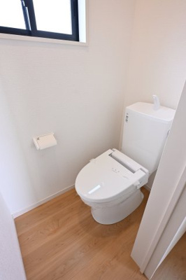 【トイレ】 | 太田市東長岡町14期　中古戸建住宅 | トイレは２つあるので忙しい朝も家族と分けて使用できます♪