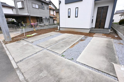 【駐車場】 | 太田市東長岡町14期　中古戸建住宅 | 整備された駐車場なので雨の日も泥汚れの心配がありません♪
