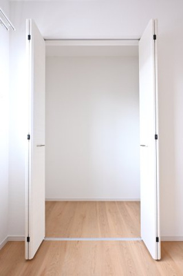 【収納】 | 太田市東長岡町14期　中古戸建住宅 | 全居室収納付きでお部屋もスッキリ片付きます♪TVモニター付きインターホンがあり安心です♪