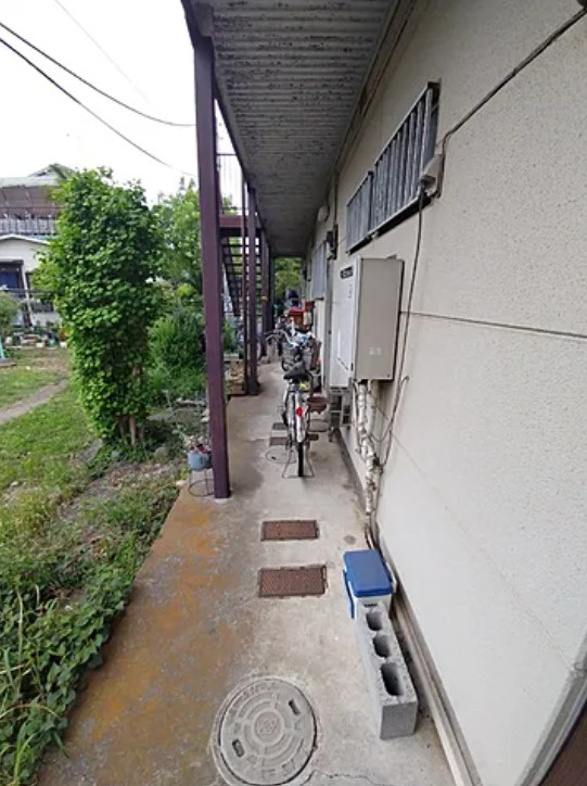 岩井コーポのロビー|ゆとりのあるロビーです