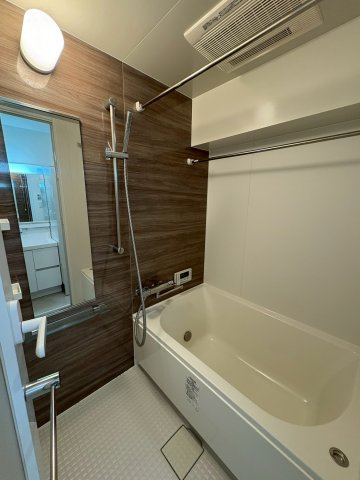 ラ・フォルム宝塚湯本町の浴室|コンパクトで使いやすいお風呂です