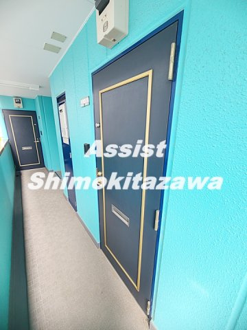 ホヅミビルの玄関