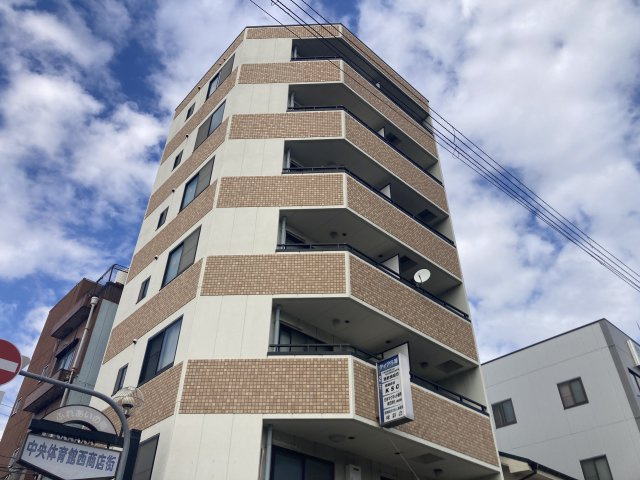 ティアラ港の外観