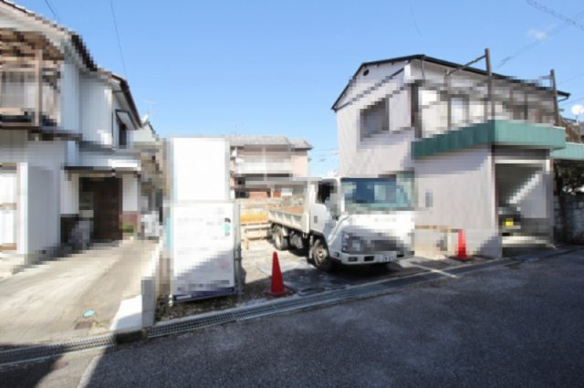 高知市高須東町　新築戸建  １棟1号棟　　の外観|3LDK+FC+WIC＋SC＋パントリー　
土地面積　107.80㎡（約32.6坪）　建物面積　94.19㎡（約28.49坪）
１階　48.44㎡　2階　45.75㎡