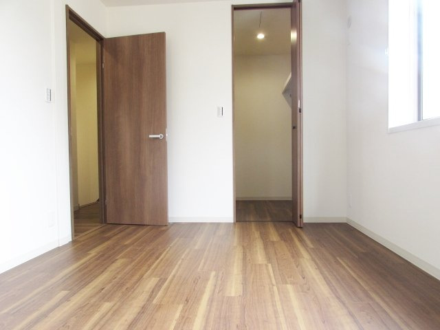 ラディエンス逆瀬川の洋室|きれいな洋室です