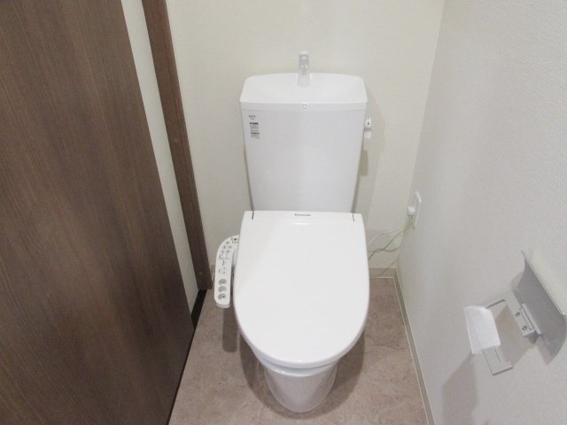 ラディエンス逆瀬川のトイレ|清潔感のあるトイレです