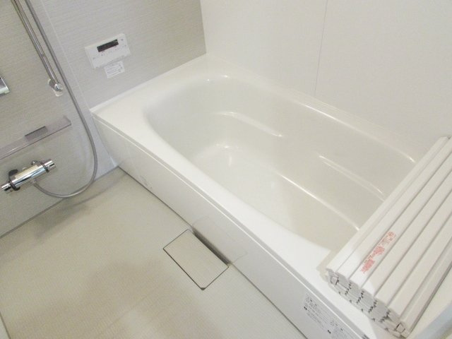 ラディエンス逆瀬川の浴室|きれいなお風呂です