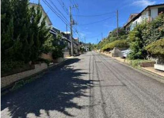 泉区緑園6丁目 土地 5250万円の前面道路含む現地写真