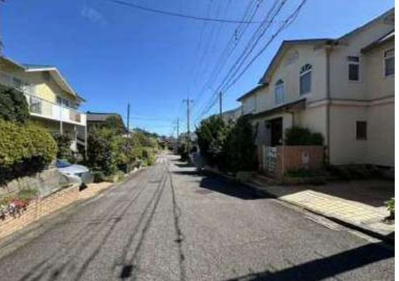 泉区緑園6丁目 土地 5250万円の前面道路含む現地写真