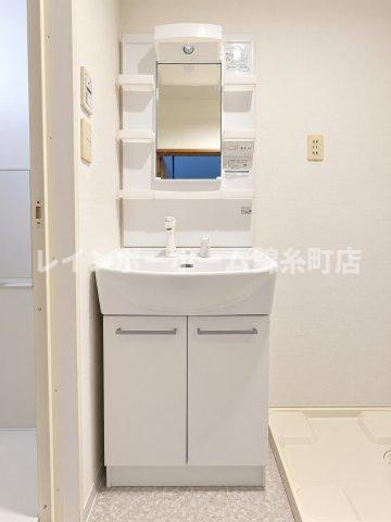第10シントウキョウビルの独立洗面台
