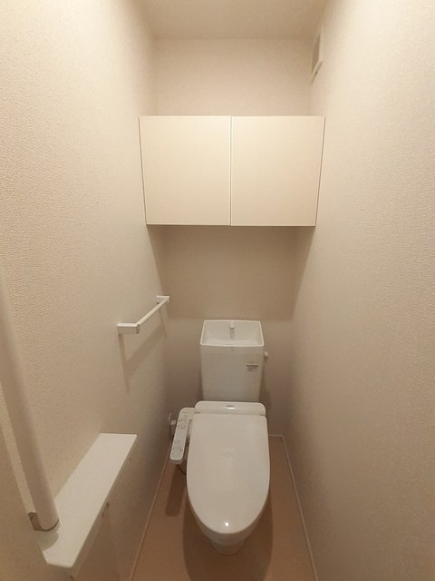ネルソン四番館のトイレ|ゆったりとした空間のトイレです
