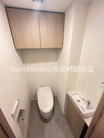 ザ・パークハビオ塚本のトイレ|落ち着いた色調のトイレです