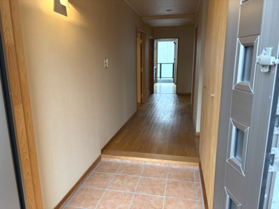 【玄関】 | 中古一戸建　高知市塩田町 | ２階