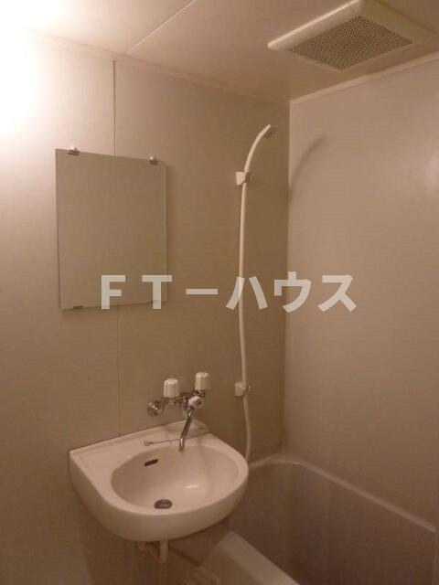 ドミール妙典の浴室