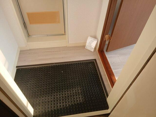 鶴田第一ビルの玄関
